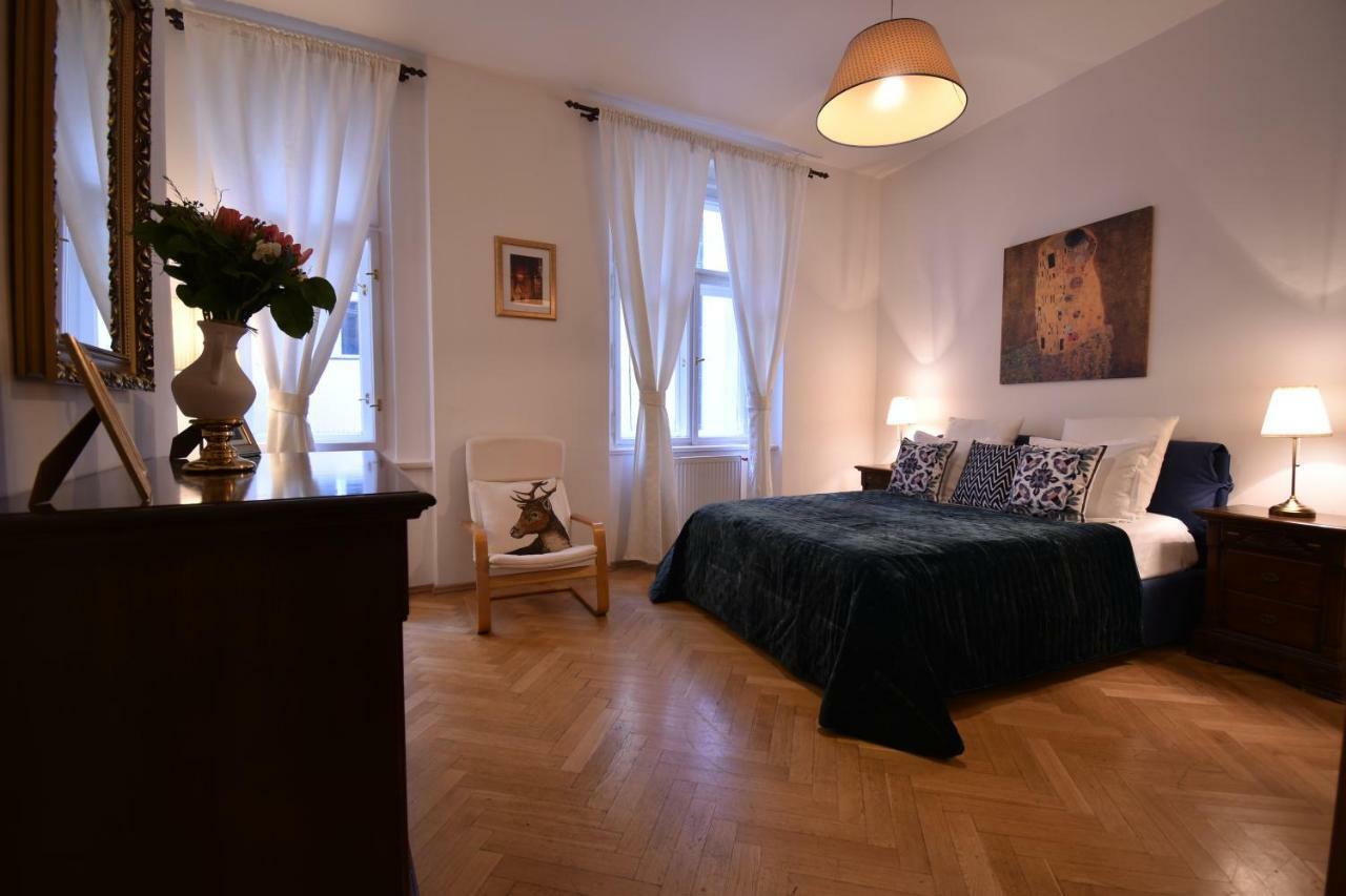 Apartment Cozy Flat By The Astronomical Clock Prag